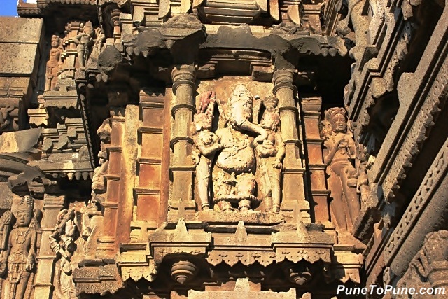 Ganesha with Riddhi and Siddhi