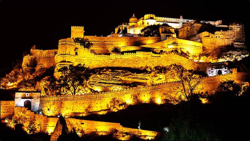 Kumbhalgarh fort at night