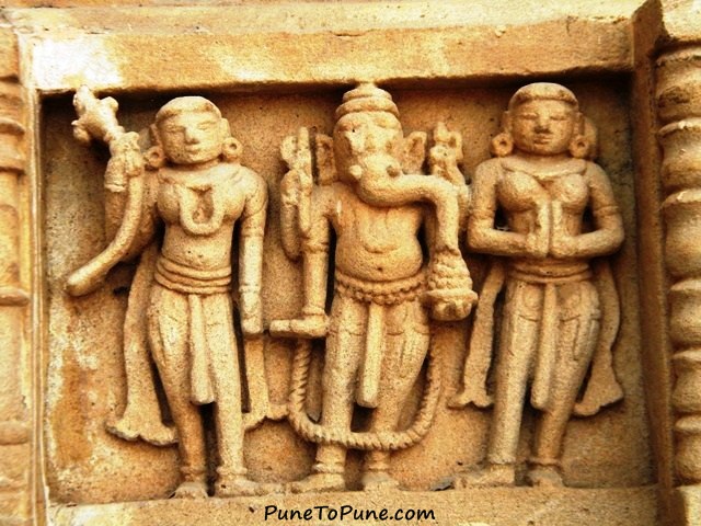 Lord Ganesha with Riddhi and Siddhi