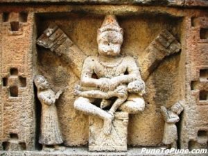 Vishnu-Avatar : Narsimha (killing the demon Hiranyakashyapu)