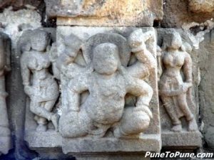 Pillar lifting Gandharva